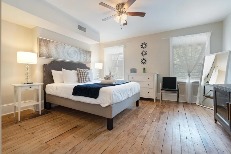 2439 Grays Ferry