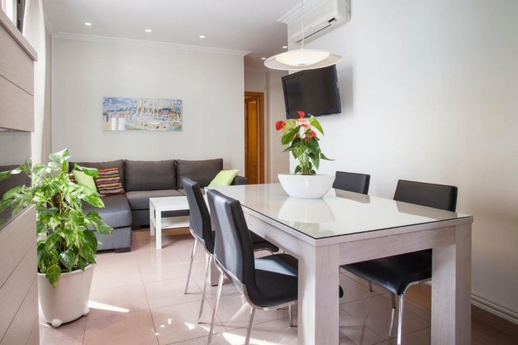 3 Bedrooms Apartment