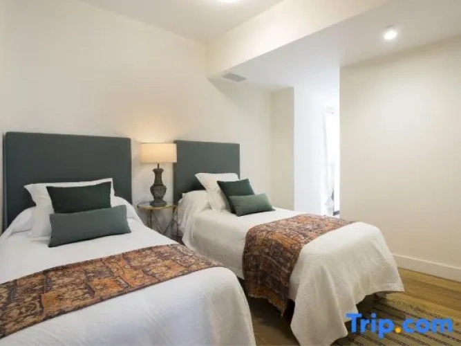 2 Bedrooms Apartment