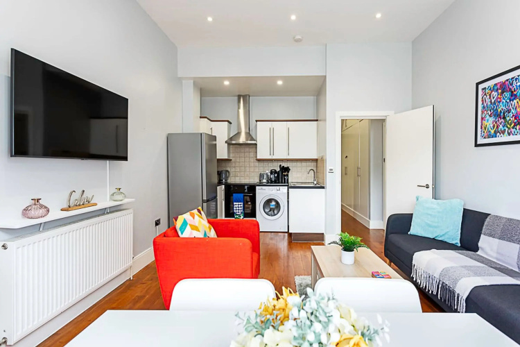 Refurbished St.johns Hill Apartment