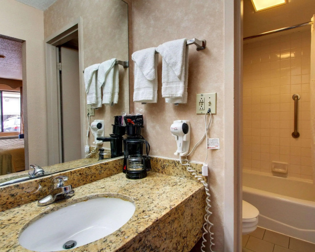 Rodeway Inn North