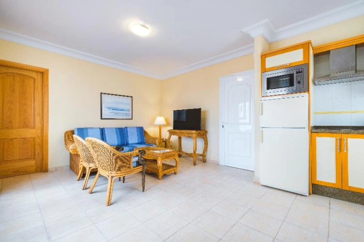 2 Bedrooms Bungalow