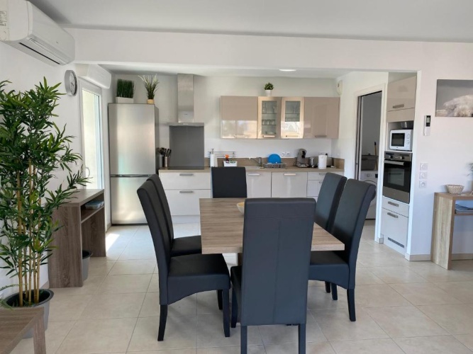 3 Bedrooms Apartment