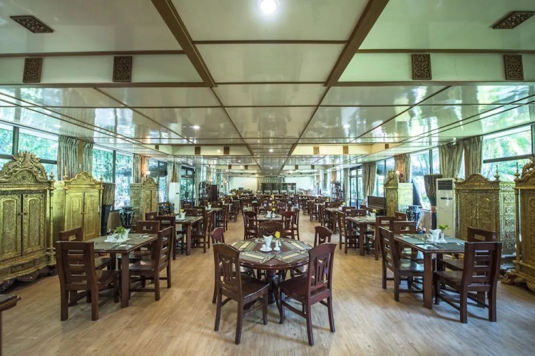 Royal House Hotel