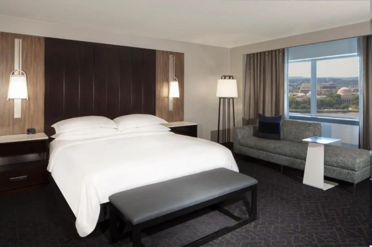 Corner High Floor Guest room Charles river view