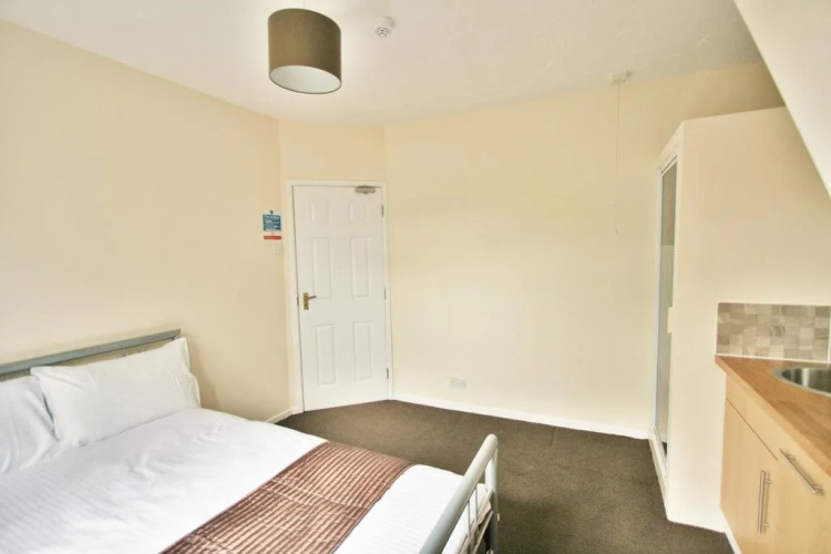 Hatherley Studio Lets by RoomsBooked