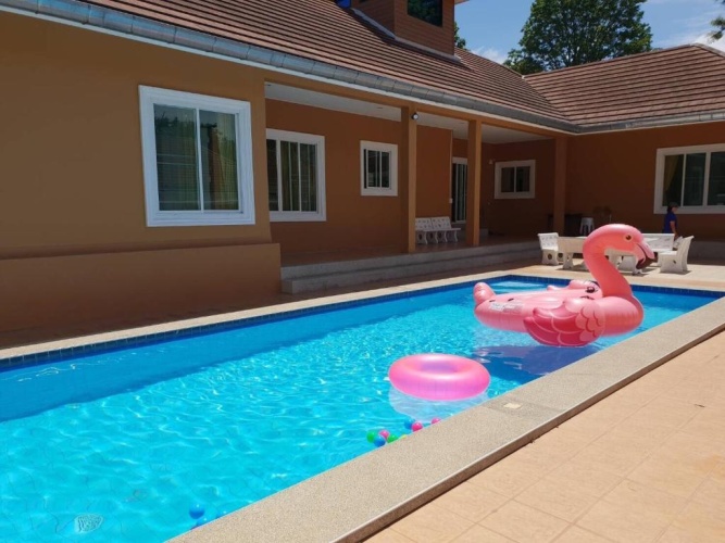 4 Bedrooms Cottage
