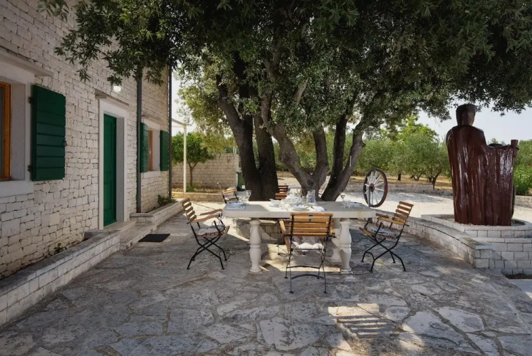 Charming Villa With Swimming Pool
