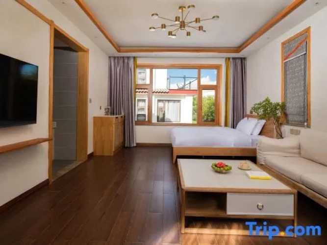 2 Bedrooms Family Suite with mountain view