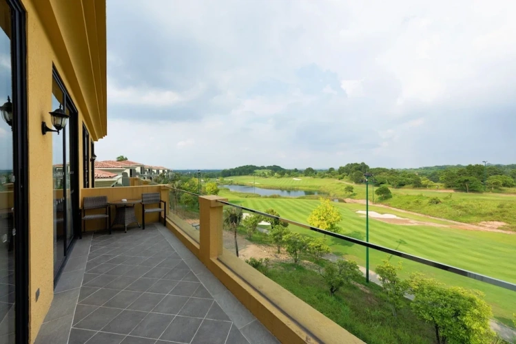 Deluxe Twin room with balcony