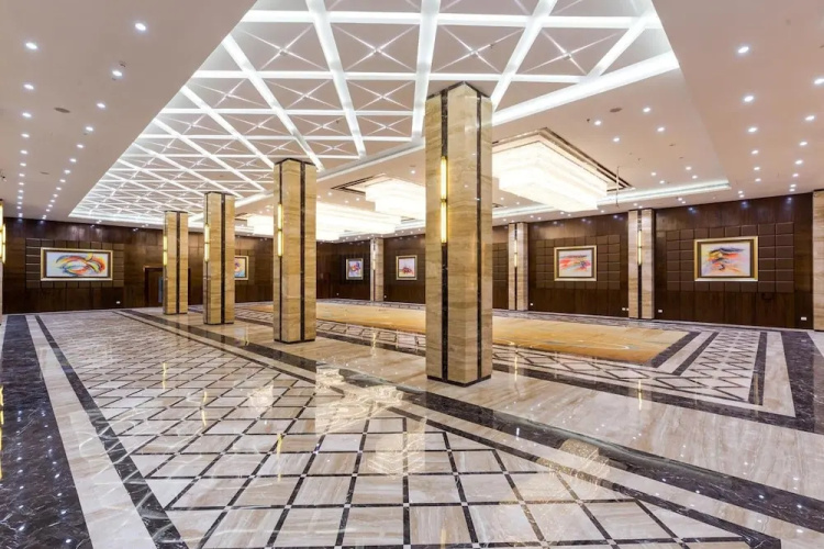 Hotel Saffron Crest