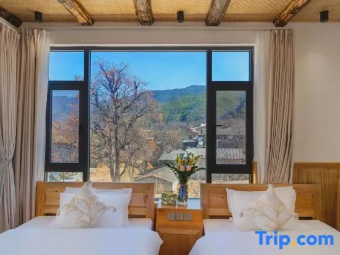 Standard Family room with sunrise view