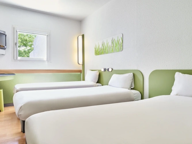 Standard Triple room