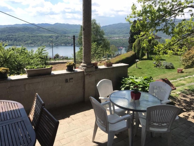Apartment with lake view