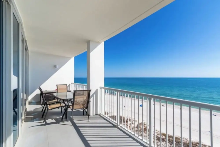 3 Bedrooms Standard room with balcony and beachfront