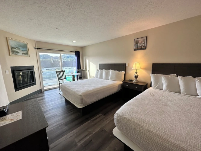 Quadruple Suite with balcony and with partial ocean view