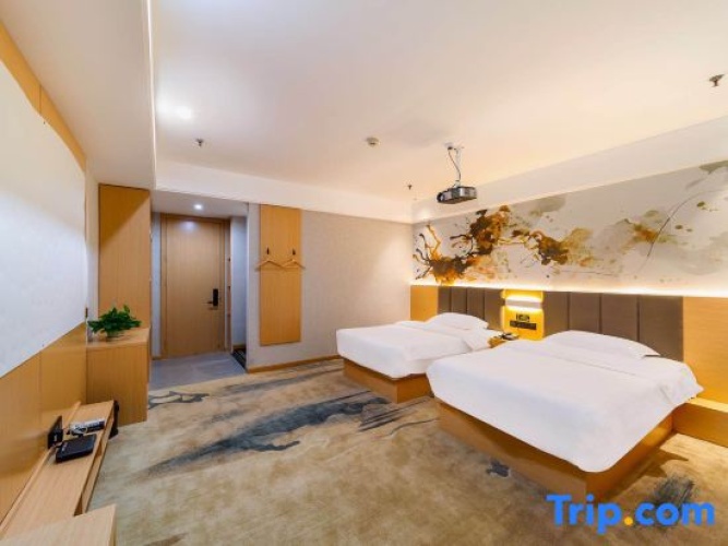 Deluxe Quadruple Suite