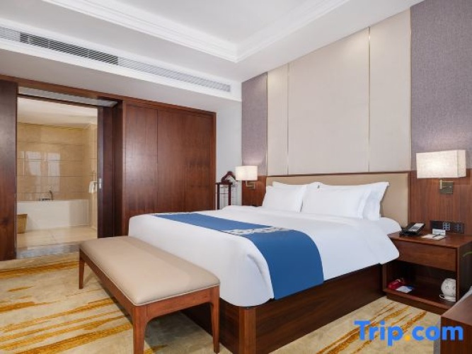 1 Bedroom Business Suite