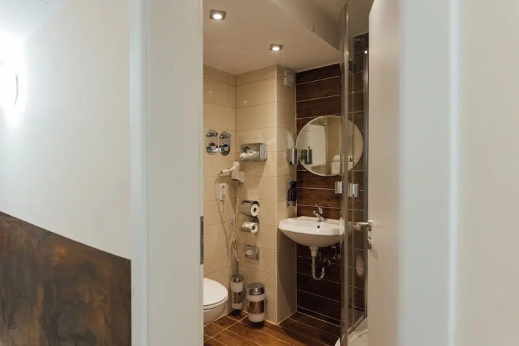 Economy Triple Basement room