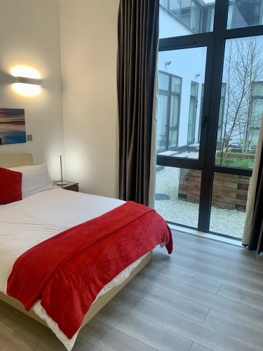 Luxury One Bed Apartment With Parking