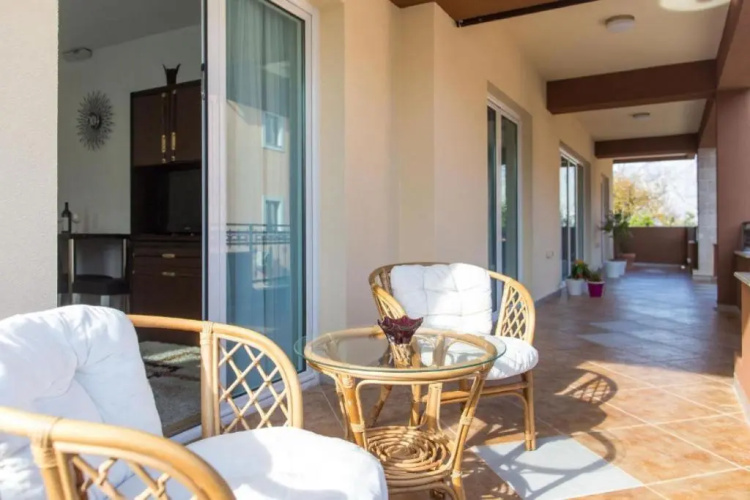 Studio Flat with Shared Pool in Prčanj Montenegro