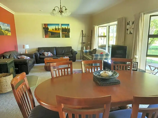 Jacaranda Lodge