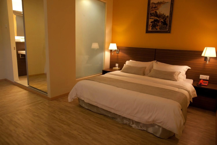 Pinetree Hotel