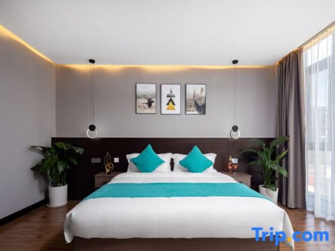 Standard Double room with street view