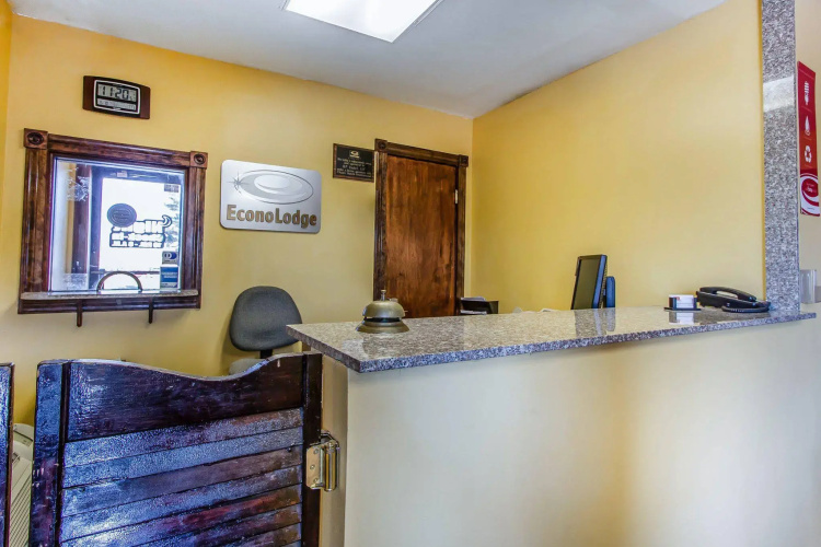 Econo Lodge Purcell