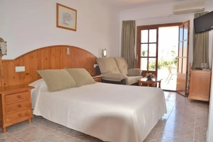 Standard Triple room with balcony