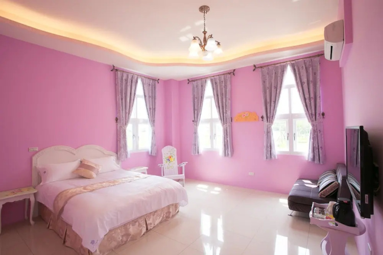 Decoupage Bed and Breakfast