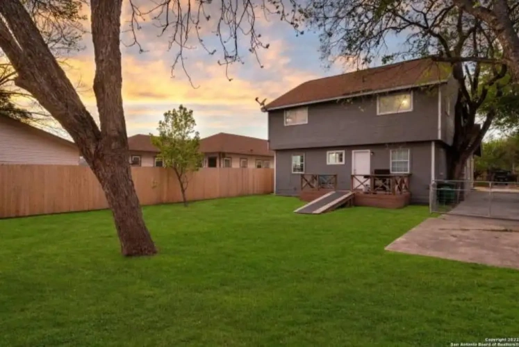 4 Bedrooms Cottage