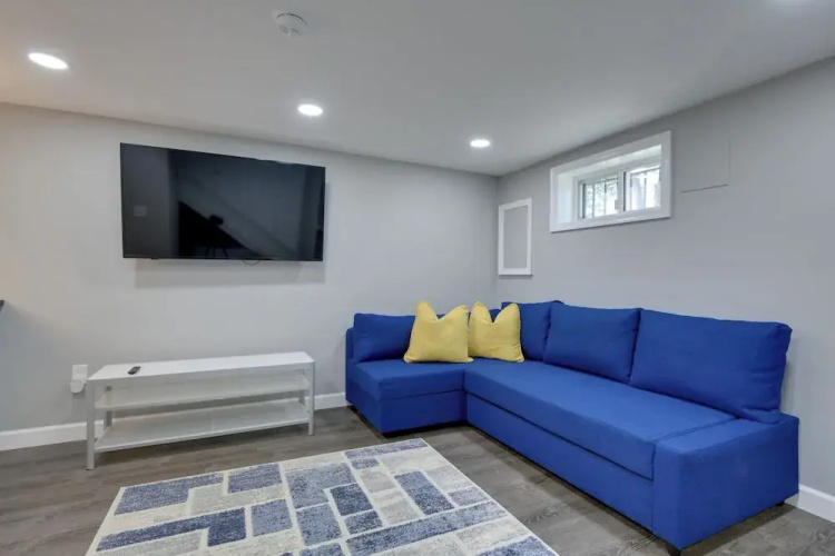 Convenient DC Studio Near Metro Stop!