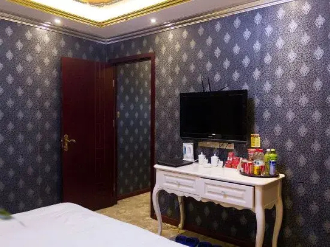 Qi Jinbaihui Business Hotel
