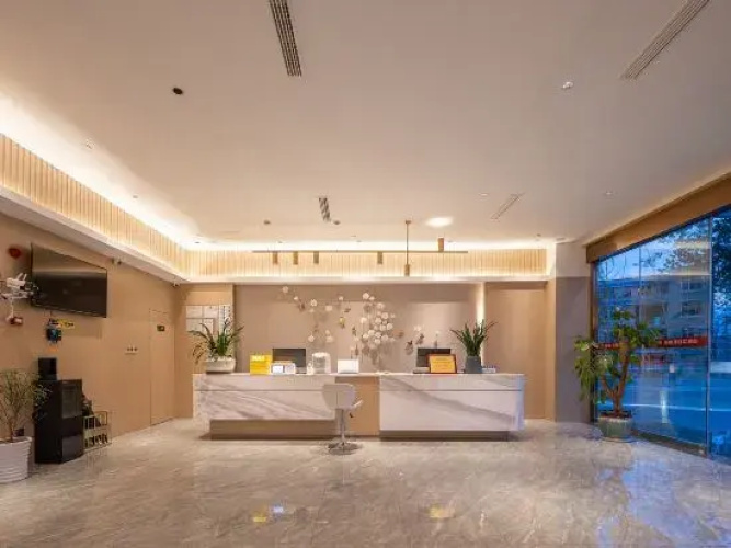 Huayu Light Luxury Hotel