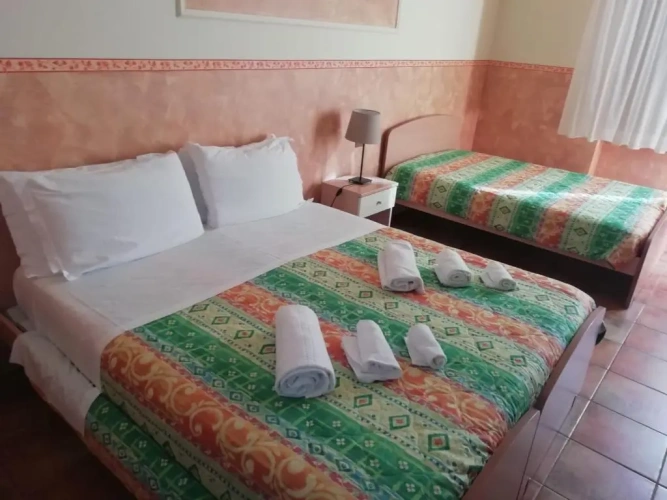 Standard Triple room
