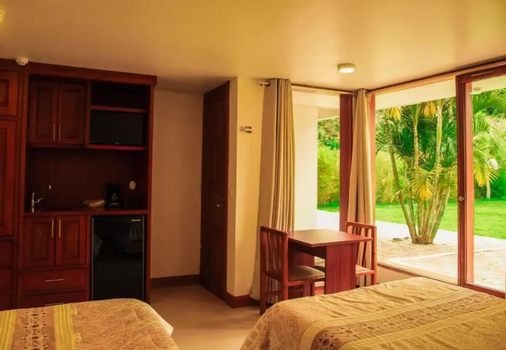 Standard Twin room with garden view