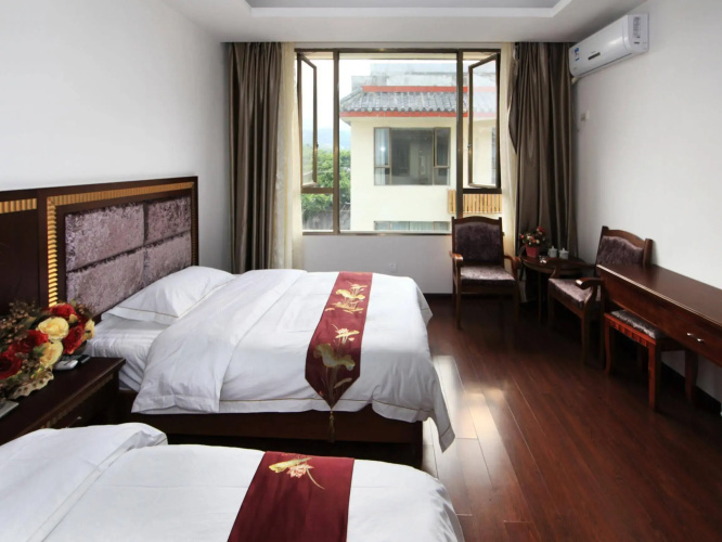 Mount Emei Potatoes Hotel