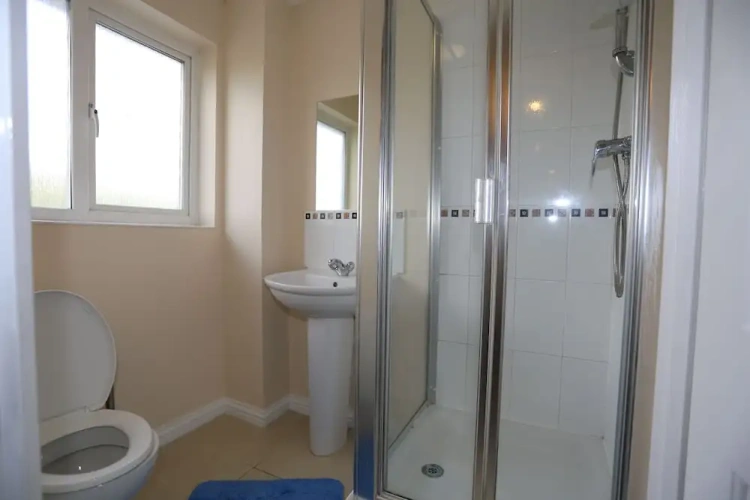 4 Bedrooms Cottage