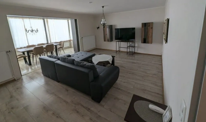 Deluxe Studio
