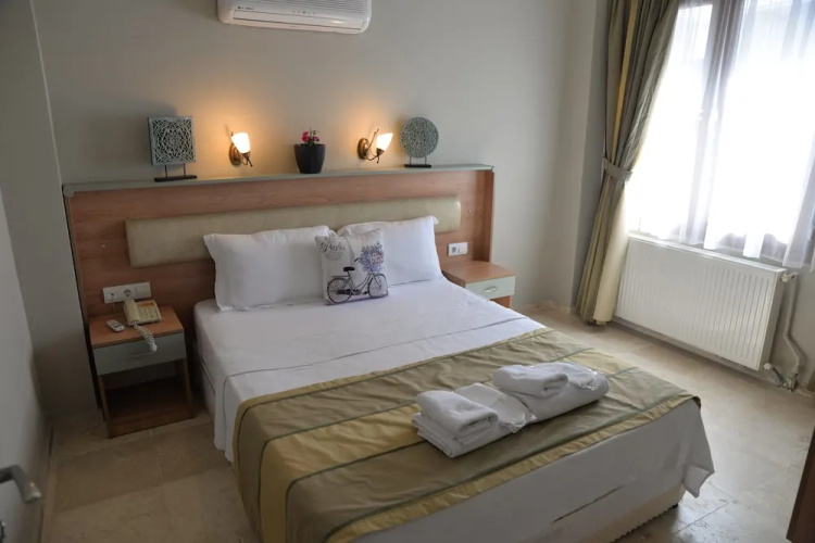 Ebruli Otel Cunda