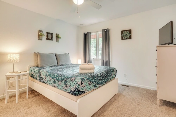 4 Bedrooms Apartment