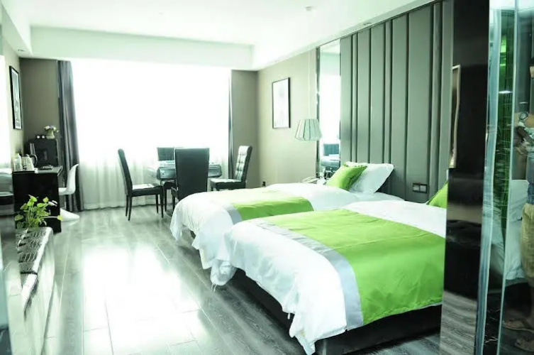 Yangluo Happy Year Hotel