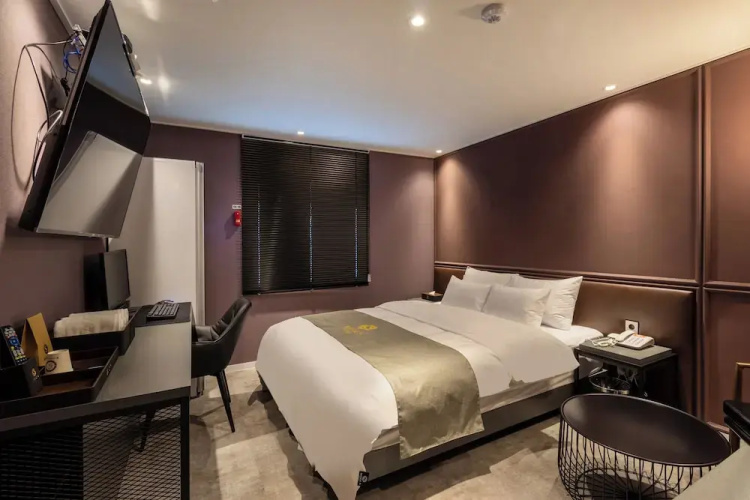 Avenue S Hotel