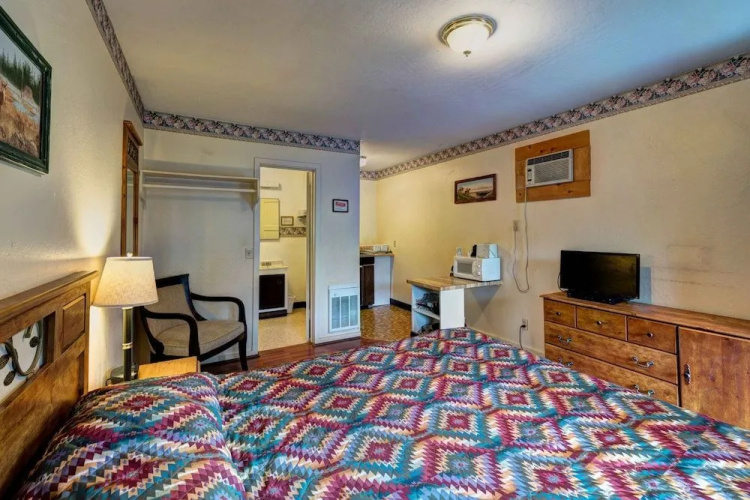 Lake Shasta Lodge