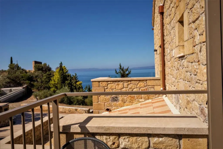 Diapori Suites Hotel