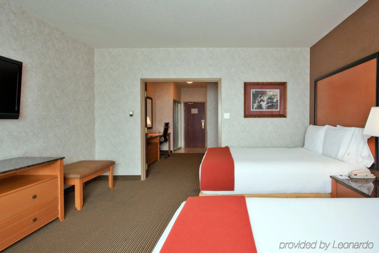 Holiday Inn Express Hotel & Suites Calgary S-Macleod Trail S by IHG