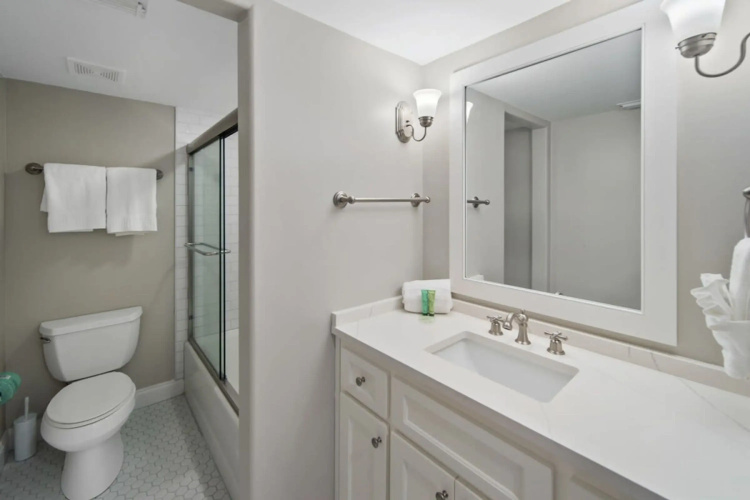 Beautiful PCB Condo w/ Pvt Balcony & Shared Pool
