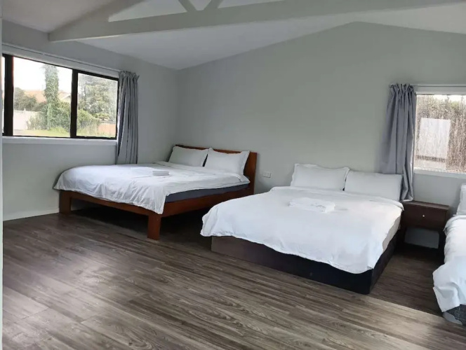 4 Double Beds and 2 Sofa Bed chalet
