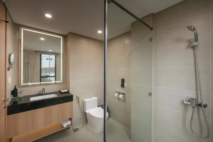 1 Bedroom Deluxe Double room with balcony and with city view